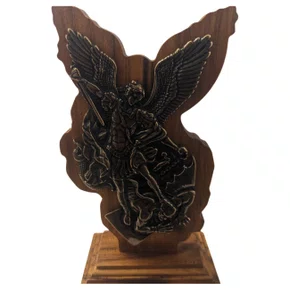 São Miguel Arcanjo em madeira 16cm
