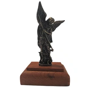 São Miguel Arcanjo em Metal 6,5 cm com base em madeira