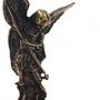 São Miguel Arcanjo em Metal 6,5 cm com base em madeira